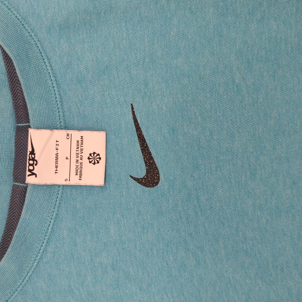 Nike Sweaters - Picture 2 of 3